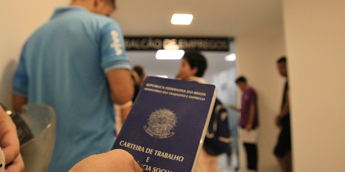Balcão de Empregos de Itajaí oferece mais de 550 vagas temporárias